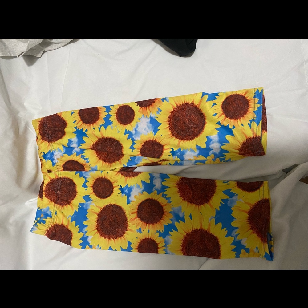 New condition Justice sunflower leggings